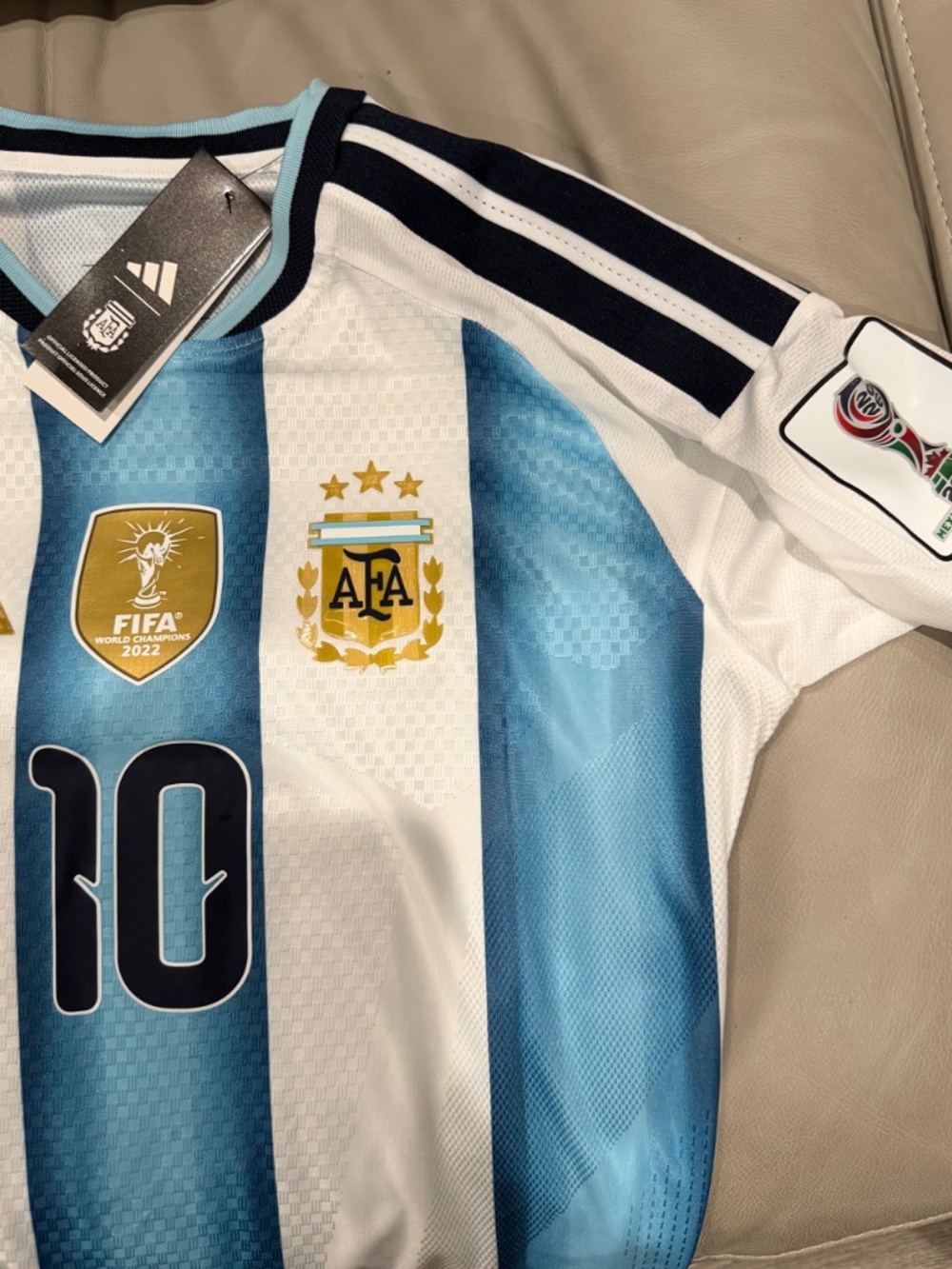 MESSI -Adidas Argentina Home Jersey #10 – – Size M – NEW WITH TAGS - Picture 3 of 8